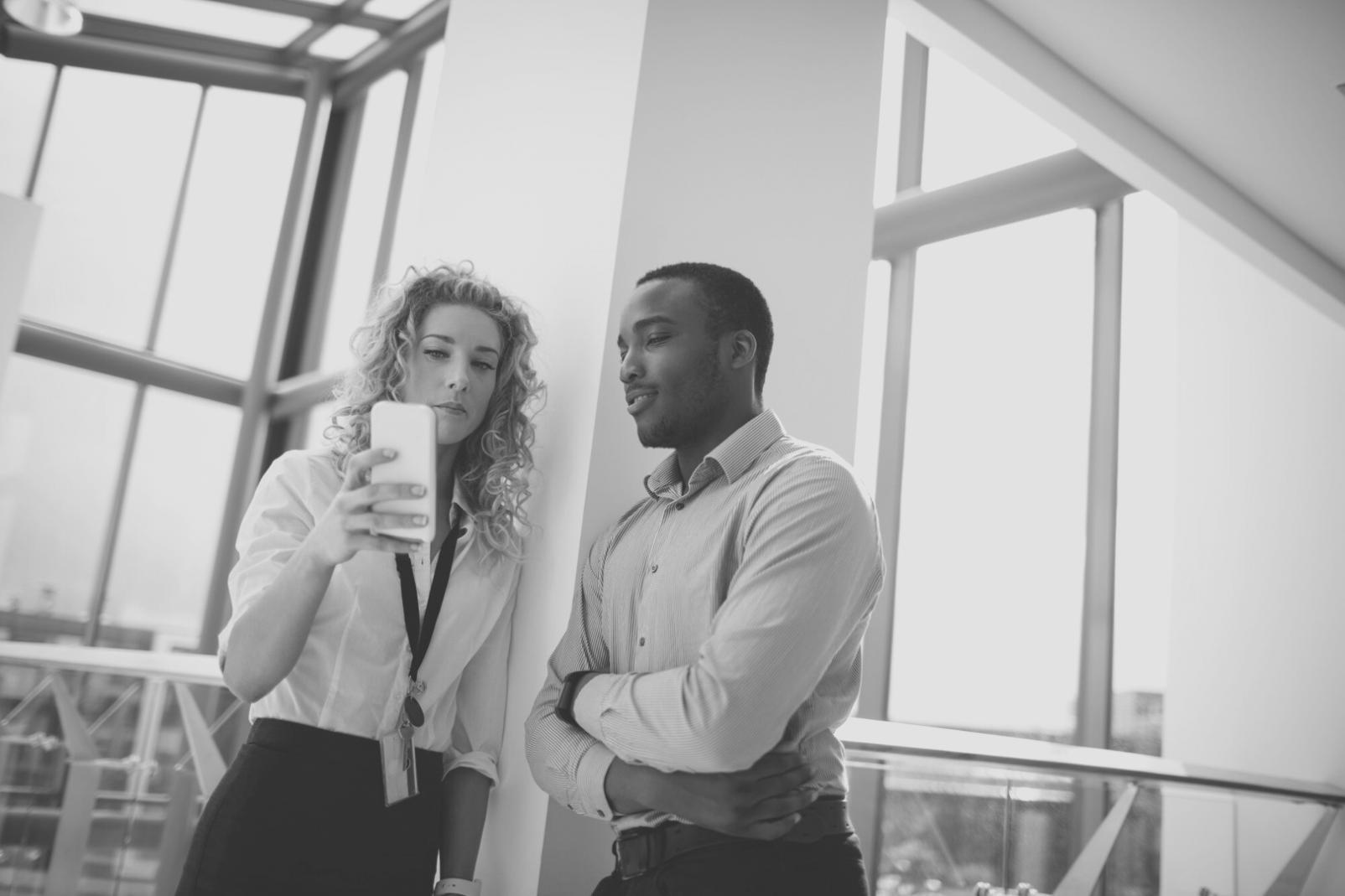 Análisis comparativo de opciones de transferencia internacional en pantalla